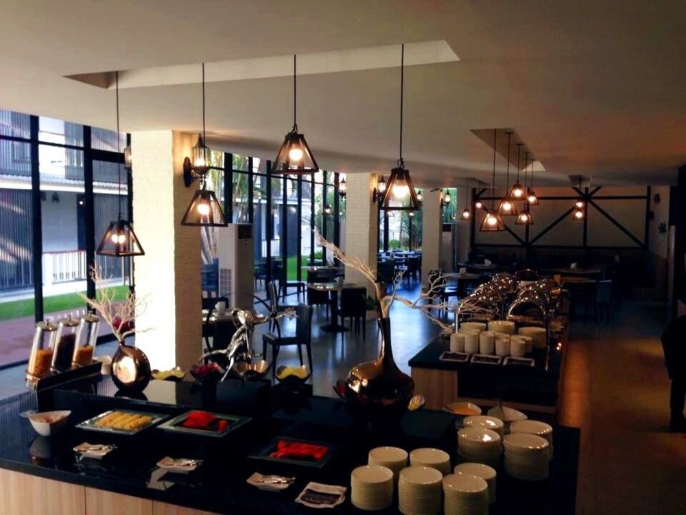 Ivory Villa City Bang Lamung Buitenkant foto