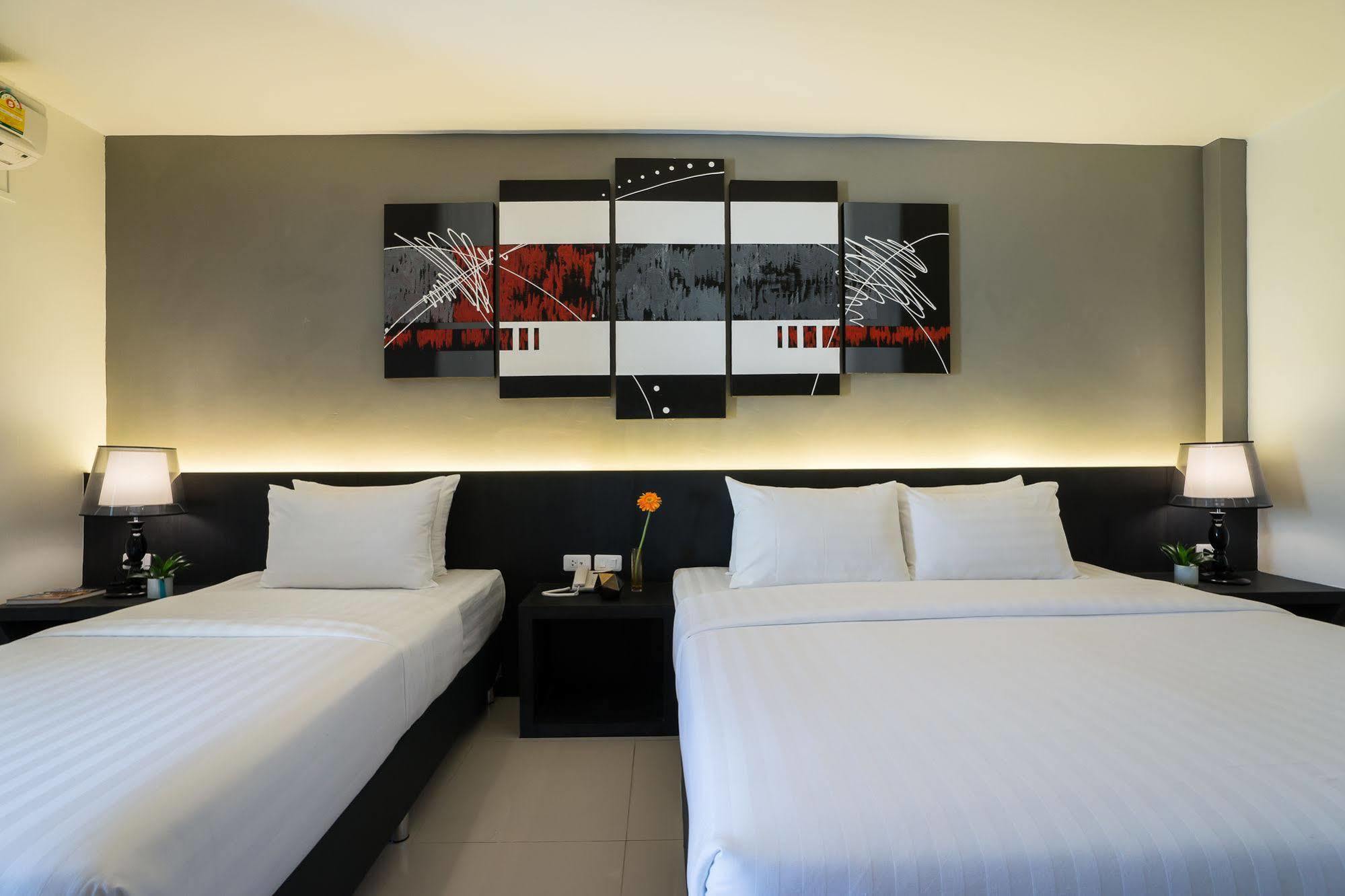 Ivory Villa City Bang Lamung Buitenkant foto